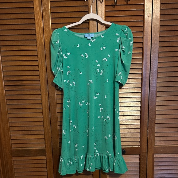 CeCe Dresses & Skirts - CeCe Green Floral Mini Dress